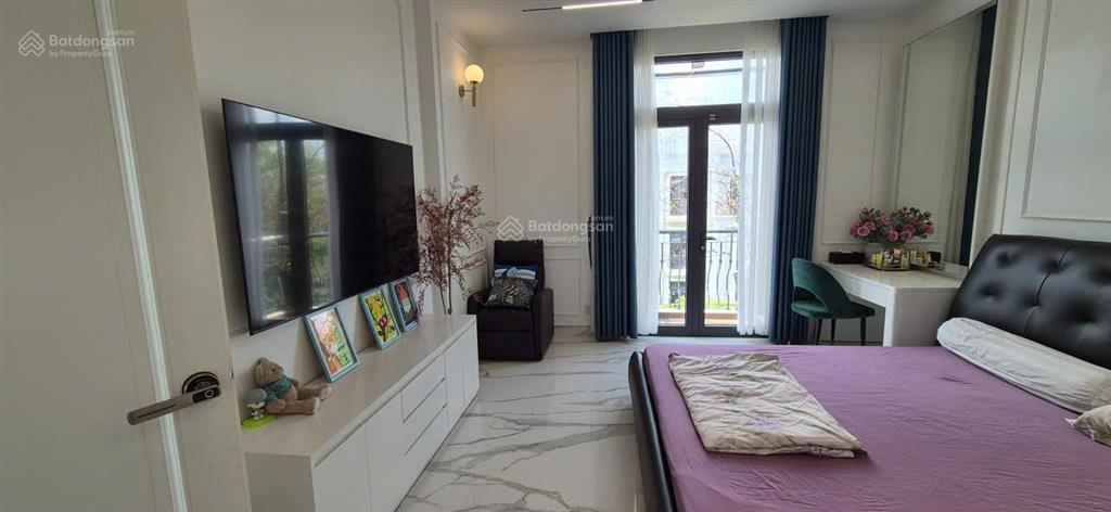 Bán nhà 6 tầng có thang máy nội thất cao cấp  khu vinhomes quận 9  dt đất 144m2  giá 34 tỷ