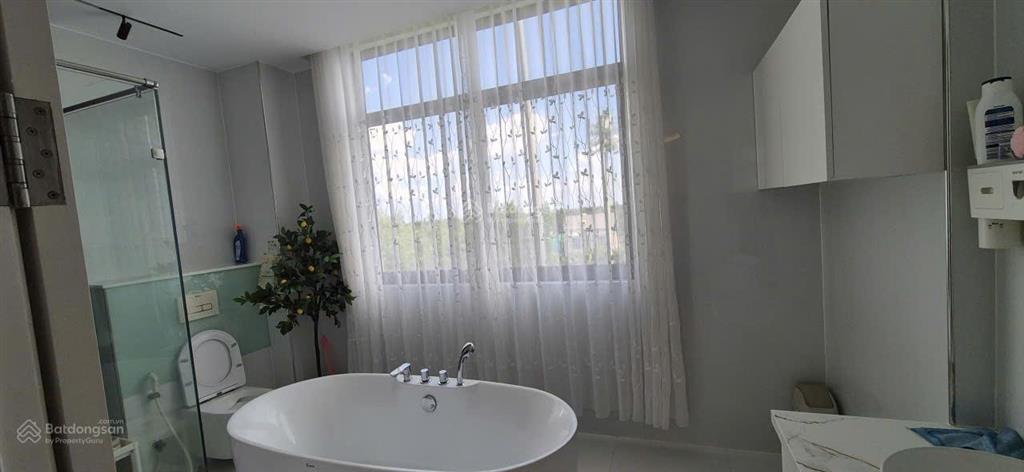 Bán nhà 6 tầng có thang máy nội thất cao cấp  khu vinhomes quận 9  dt đất 144m2  giá 34 tỷ