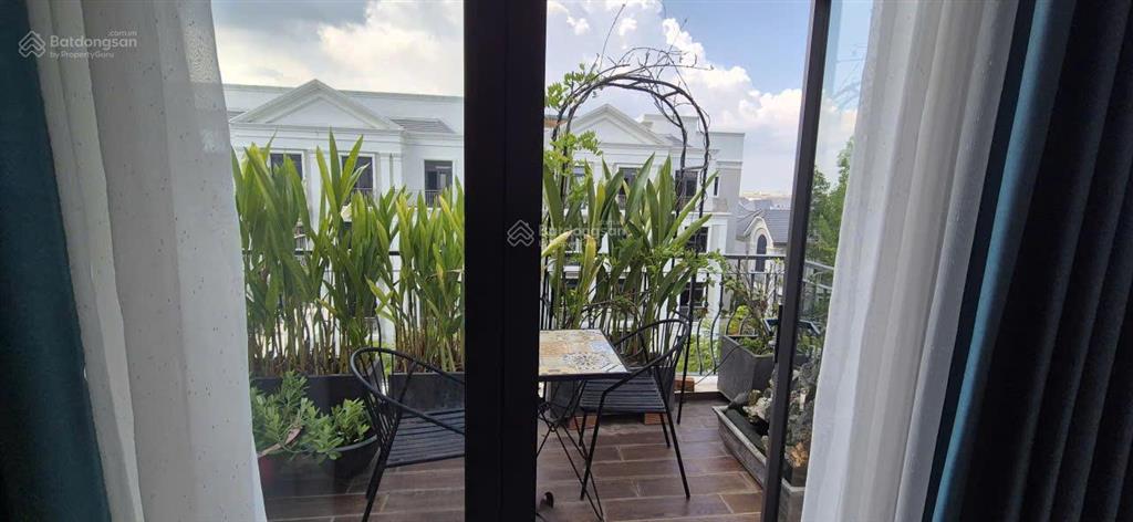 Bán nhà 6 tầng có thang máy nội thất cao cấp  khu vinhomes quận 9  dt đất 144m2  giá 34 tỷ