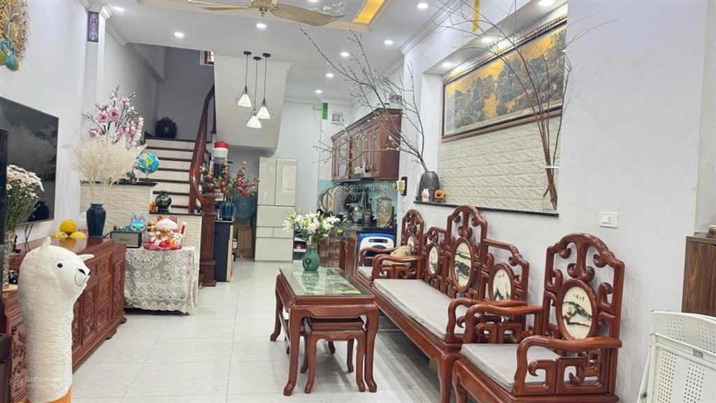 Hiếm, 4.5 tầng x 39m dân xây khu vip ngọc thuỵ, 4 chỗ đỗ cửa, 2 phút sang phố cổ, giá 7.x tỷ