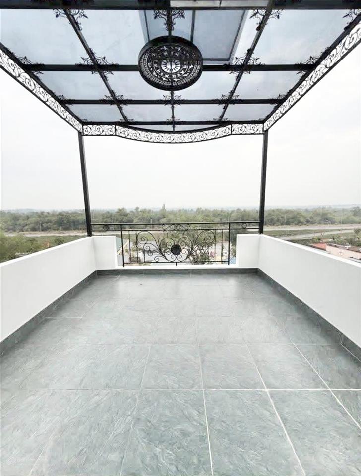 Nhỉnh 8 tỷ nhà 6 tầng xây mới, thang máy, ô tô đỗ cửa, gần chợ, trường học, kđt vinhomes riveside..