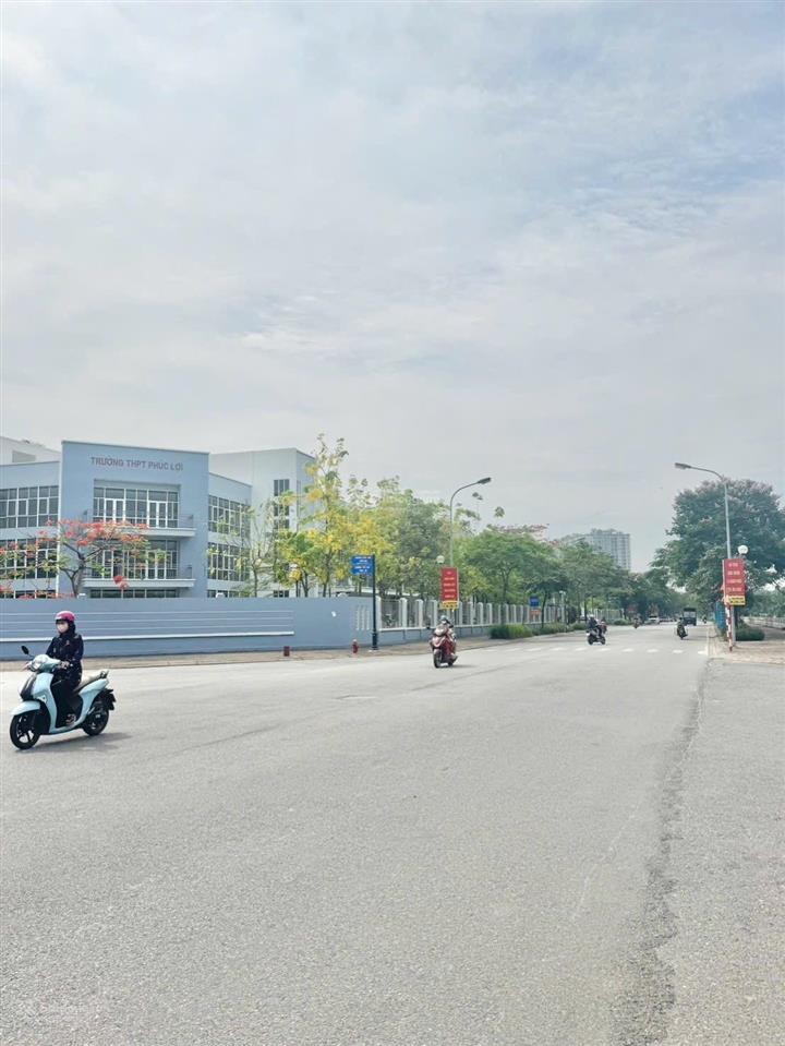 Nhỉnh 100tr/m2 mt 6.6m x 73m2 tại phúc lợi, lô góc, ô tô, tặng 3 phòng trọ kinh doanh thu nhập ngay