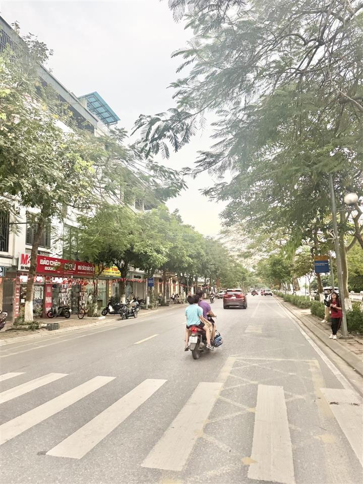 Hiếm phúc lợi long biên ô tô 4 chỗ vào nhà ngõ thông tứ tung, dt 41m nhỉnh 7 tỷ