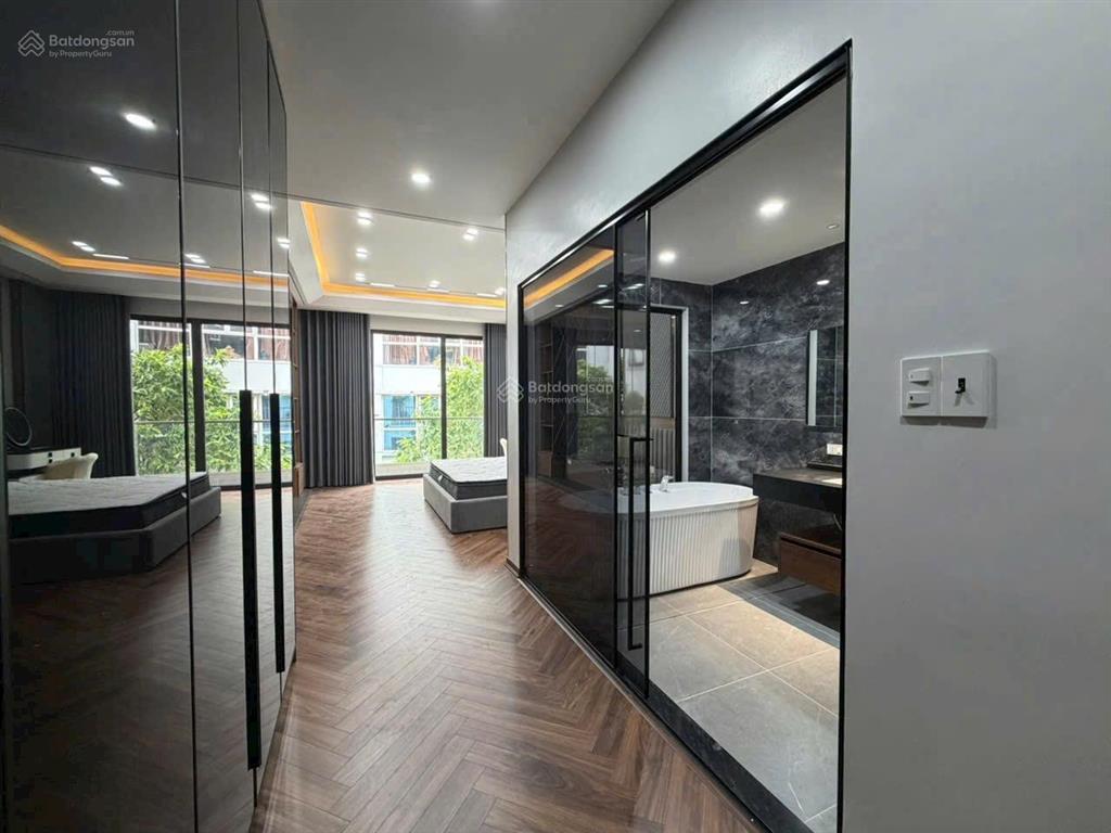 Phân lô lâm hạ bồ đề, vỉa hè ô tô tránh, kinh doanh bất chấp, cạnh cầu trần hưng đạo