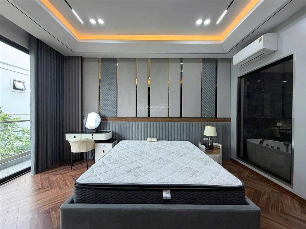 Phân lô lâm hạ bồ đề, vỉa hè ô tô tránh, kinh doanh bất chấp, cạnh cầu trần hưng đạo