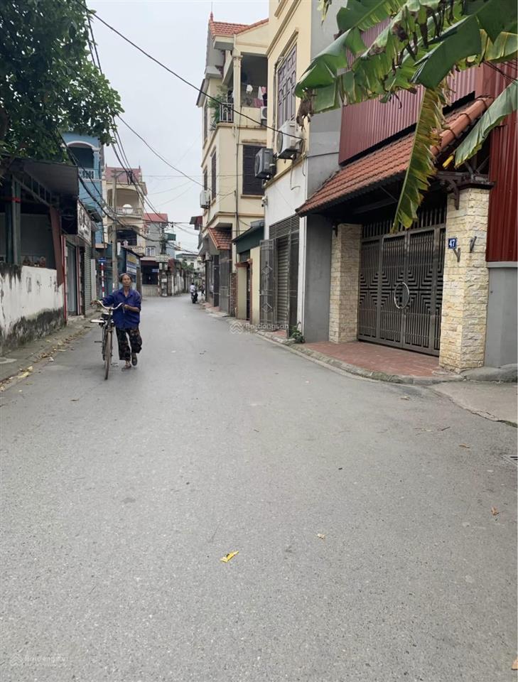 Nhỉnh 2 tỷ  linh quy thuận an (gia lâm cũ) dt 70m giá 2,7tỷ cách 300m ra đường
dương đức hiền