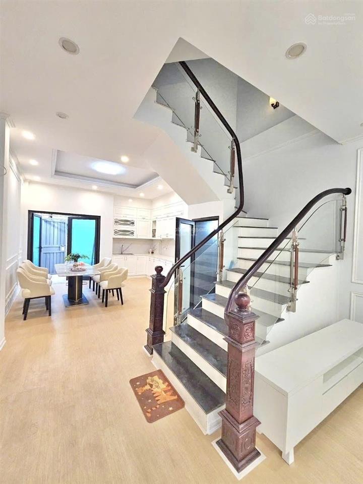 Giảm chào 1.5 tỷ nhà 4 tầng mới tại thạch bàn, dt 68m2, 2 mặt ngõ, ô tô, gần aeon, cầu vĩnh tuy