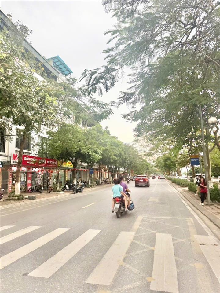Nhỉnh 4 tỷ có ngay lô đất đẹp phúc lợi, long biên, dt 34m gần trường học các cấp, chợ, vinhomes