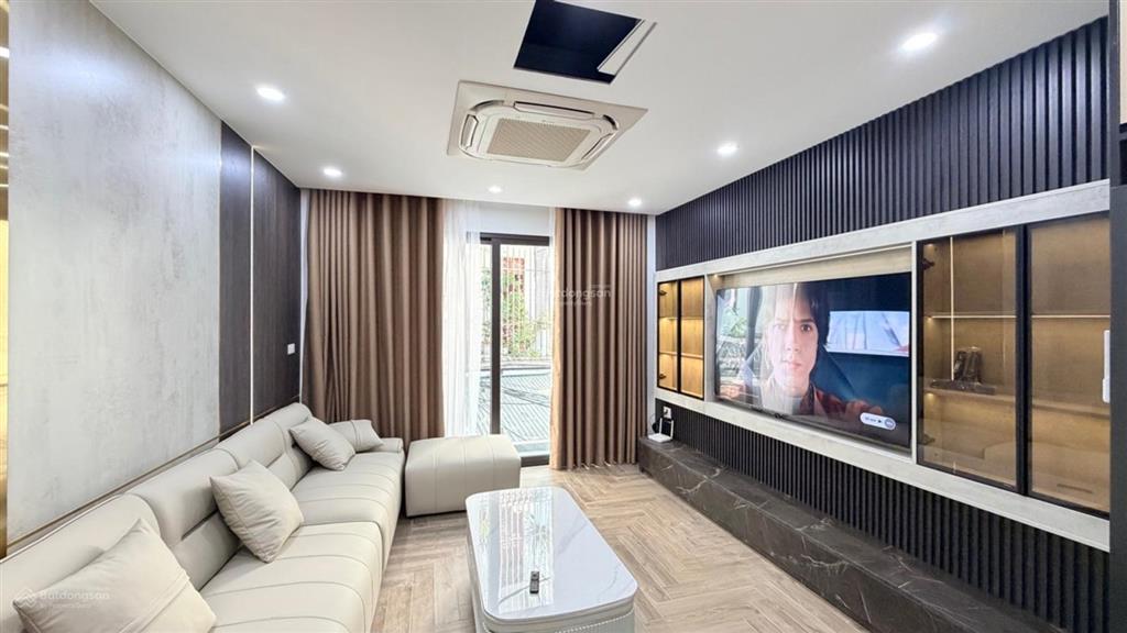 Giảm chào, phúc lợi, long biên, 6 tầng mới, gara, thang máy, chủ tặng full nội thất, chủ mót bán