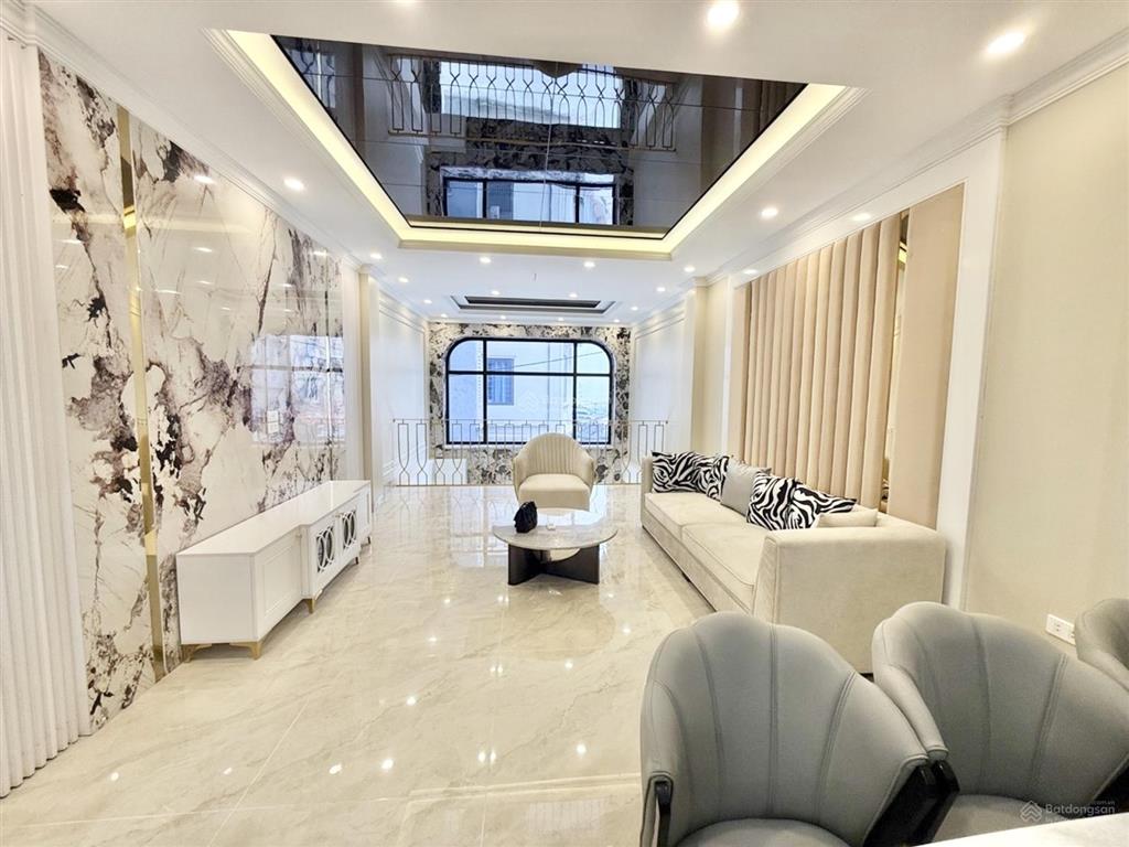 Siêu phẩm long biên, 8 tầng, thang máy, gara 2 ô tô, gần aeon, cầu vĩnh tuy, vài phút sang phố cổ