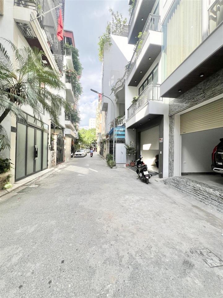 Hoa hậu ngọc thụy, 7 tầng thang máy, gara 7 chỗ, nội thất đẳng cấp!