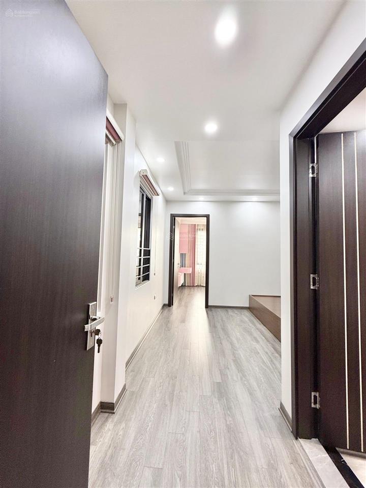 Hoa hậu ngọc thụy, 7 tầng thang máy, gara 7 chỗ, nội thất đẳng cấp!