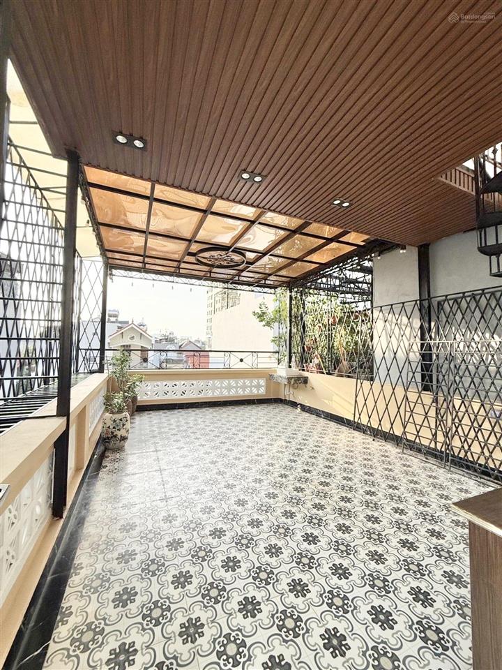 Hoa hậu ngọc thụy, 7 tầng thang máy, gara 7 chỗ, nội thất đẳng cấp!