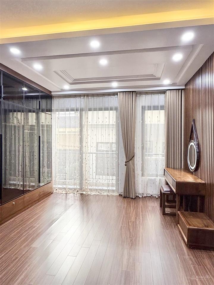 Hoa hậu ngọc thụy, 7 tầng thang máy, gara 7 chỗ, nội thất đẳng cấp!