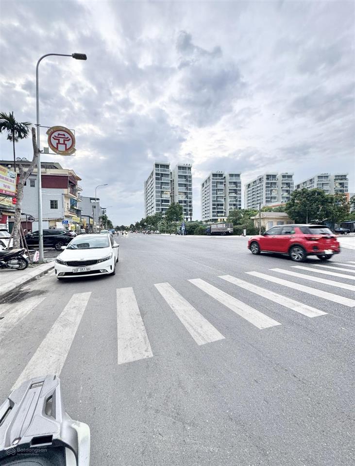 Phúc đồng oto 7 chỗ ngủ trong nhà tiện về nhà không lo mưa nắng, cạnh đường 5b, nguyễn lam