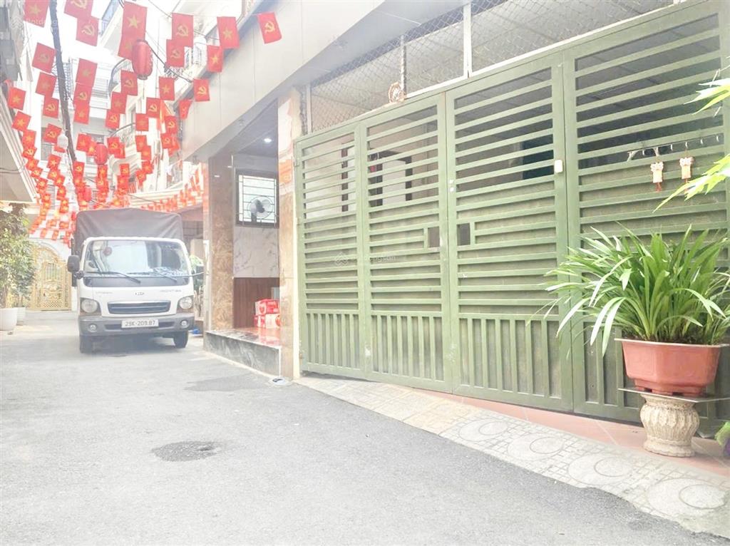 Phúc đồng oto 7 chỗ ngủ trong nhà tiện về nhà không lo mưa nắng, cạnh đường 5b, nguyễn lam
