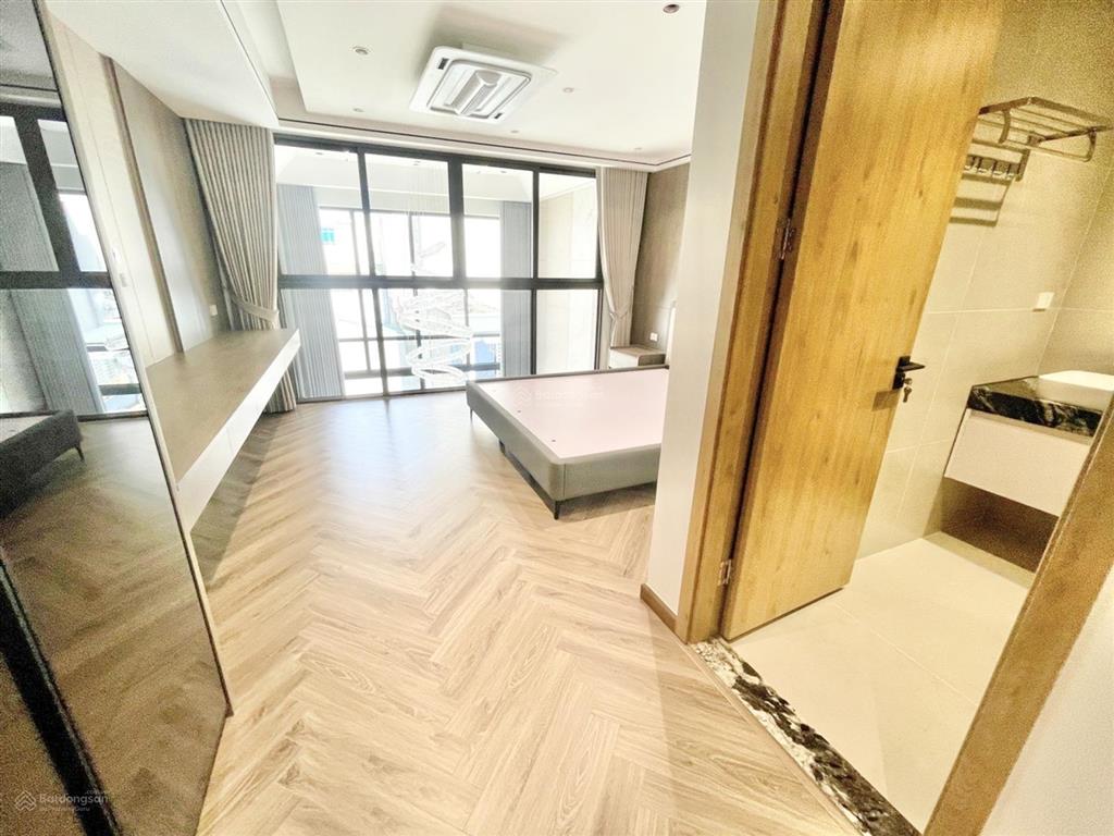 Phố trạm, long biên, vị trí vip, thông số đẹp, gara ô tô tránh, thang máy, kinh doanh,...