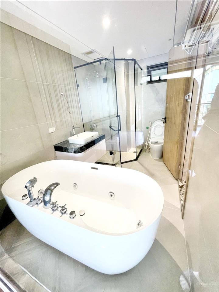 Phố trạm, long biên, vị trí vip, thông số đẹp, gara ô tô tránh, thang máy, kinh doanh,...