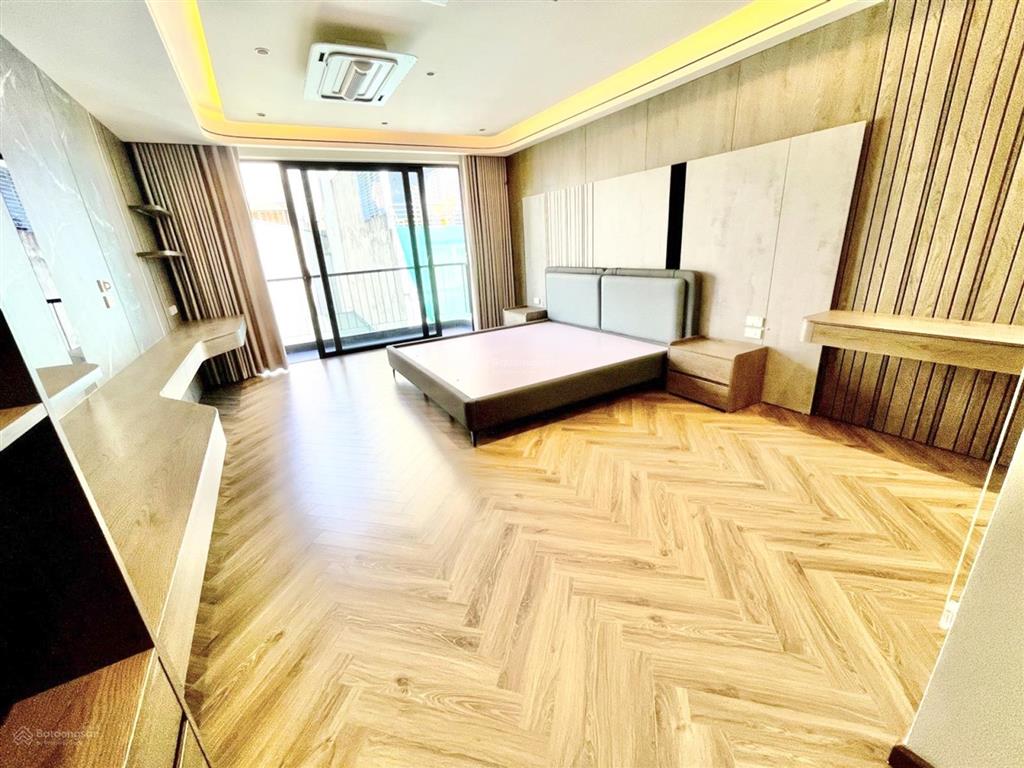 Phố trạm, long biên, vị trí vip, thông số đẹp, gara ô tô tránh, thang máy, kinh doanh,...