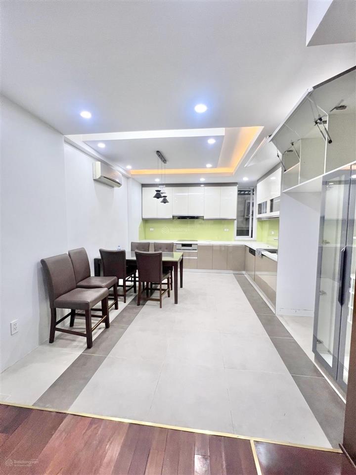 5 tầng dân xây thang máy gara ô tô tránh full nội thất công năng đầy đủ chủ tặng full nội thất