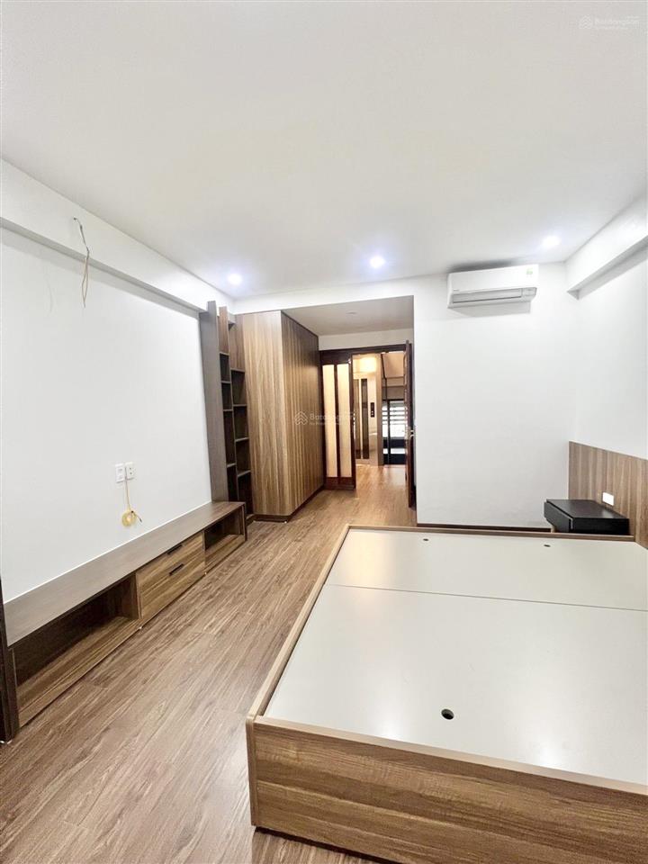 5 tầng dân xây thang máy gara ô tô tránh full nội thất công năng đầy đủ chủ tặng full nội thất