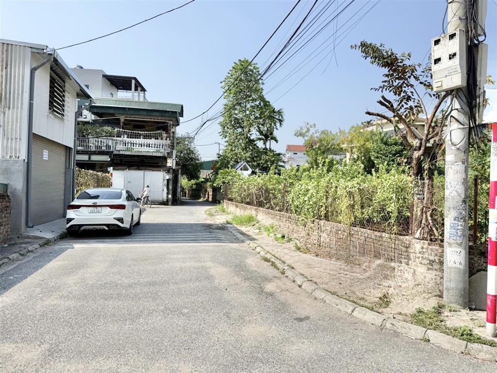 Bát khối dt 50m2, mt 5m, ô tô vào nhà cạnh hồ tài chính nhỉnh 4 tỷ, sẵn nhà cấp 4 thu nhập ngay