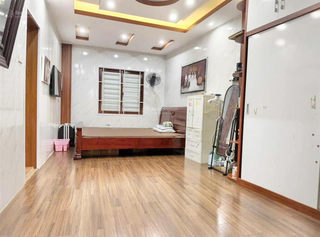5.4 tỷ gara ô tô, 50m ra phố tầm tiền hiếm long biên! tặng nhà cấp 4 ở hoặc cho thuê thu nhập ngay