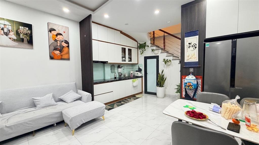 Trung tâm phúc lợi, long biên, nhà mới full nội thất, ngõ thông thoáng, gara ô tô vf3, ở ngay!