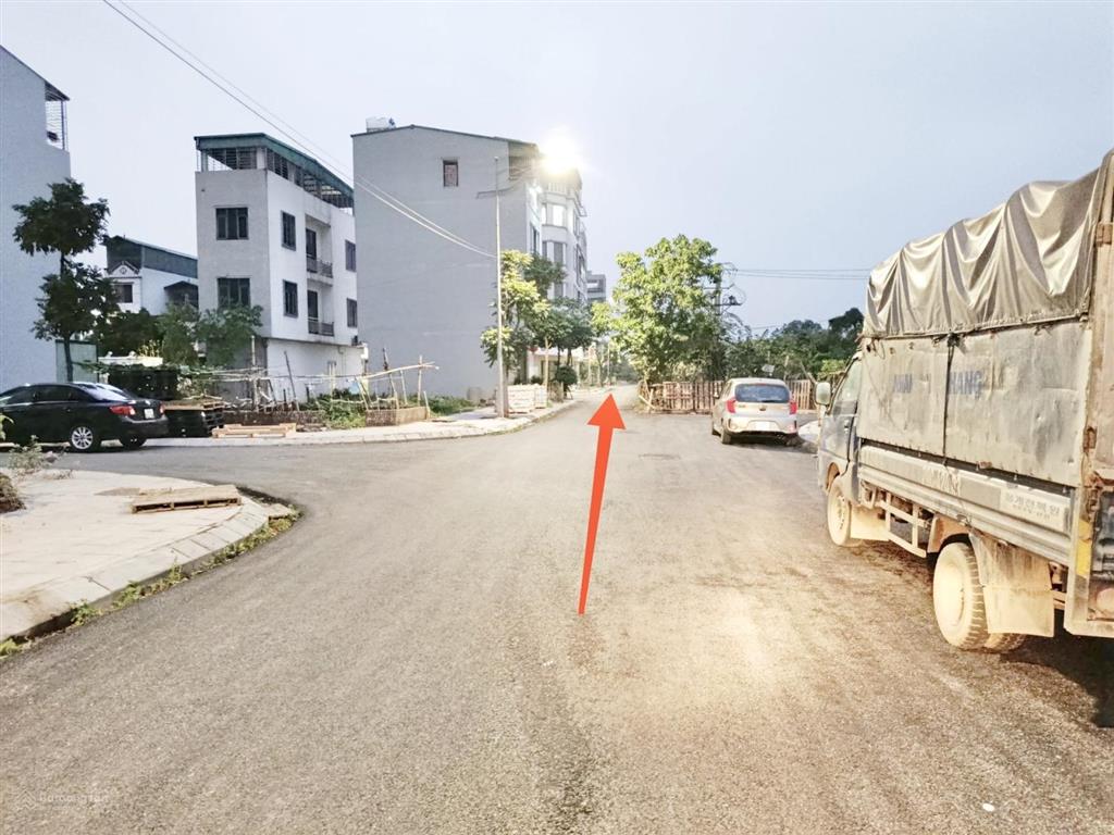 Tái định cư việt hưng, long biên, phân lô vỉa hè ô tô tránh, dt 30/37m, 2 mặt thoáng trước sau