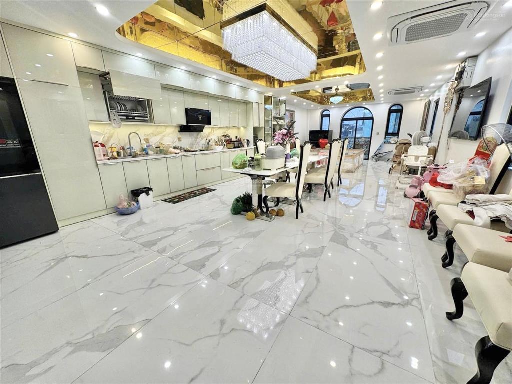 Giảm chào 4 tỷ, phố trạm long biên nhà 8 tầng thang máy, gara 4 ô tô, kinh doanh đẹp!
