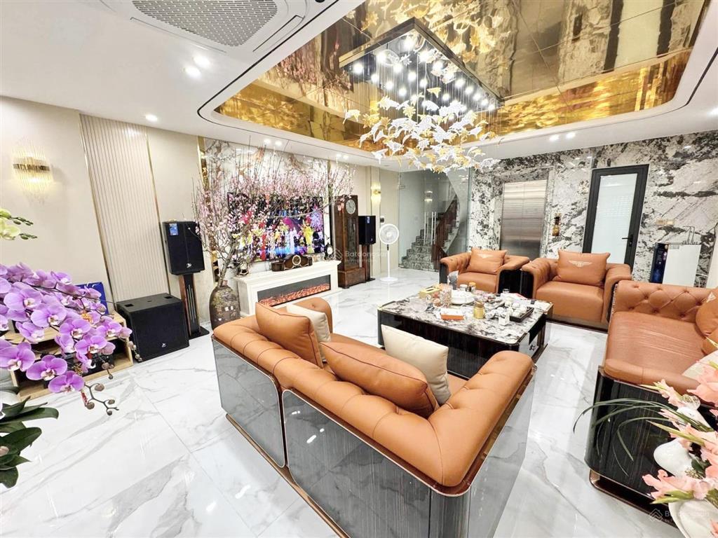 Giảm chào 4 tỷ, phố trạm long biên nhà 8 tầng thang máy, gara 4 ô tô, kinh doanh đẹp!