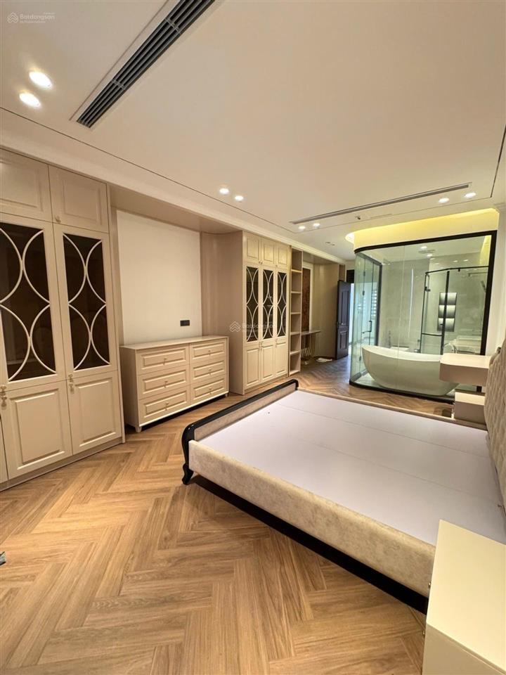 Trung tâm ngọc thụy nhà mới 7 tầng, dt 50m, gara, thang máy đường 3 ô tô tránh