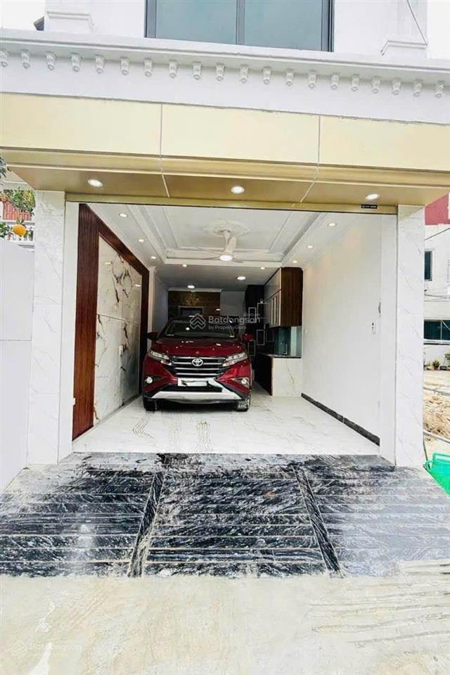 Bát khối 6 tầng thang máy, gara ô tô, ngõ thông, nội thất gắn tường nhỉnh 7 tỷ