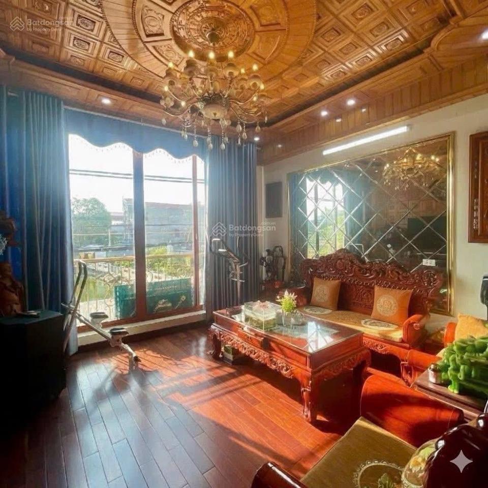 Giảm sốc 1 tỷ, ninh hiệp 5 tầng x 50m view hồ, kinh doanh, ô tô tránh, nội thất xịn xò
