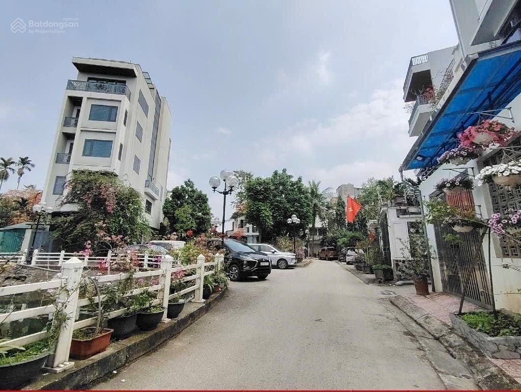 Giảm sốc 1 tỷ, ninh hiệp 5 tầng x 50m view hồ, kinh doanh, ô tô tránh, nội thất xịn xò