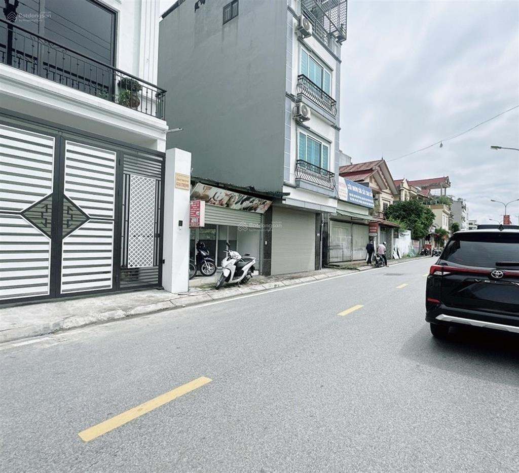 Ngọc thụy, 15.x tỷ, dt 70m, ô tô tránh đỗ ngày đêm, kinh doanh sầm uất, gần chợ, trường học các cấp