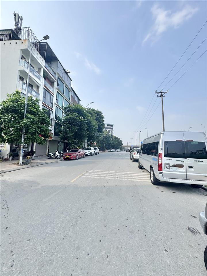 Mặt phố việt hưng, kinh doanh sầm uất, vỉa hè rộng thênh thang, cho thuê thu nhập dòng tiền ngay