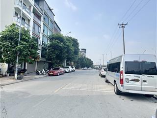 Mặt phố việt hưng, kinh doanh sầm uất, vỉa hè rộng thênh thang, cho thuê thu nhập dòng tiền ngay