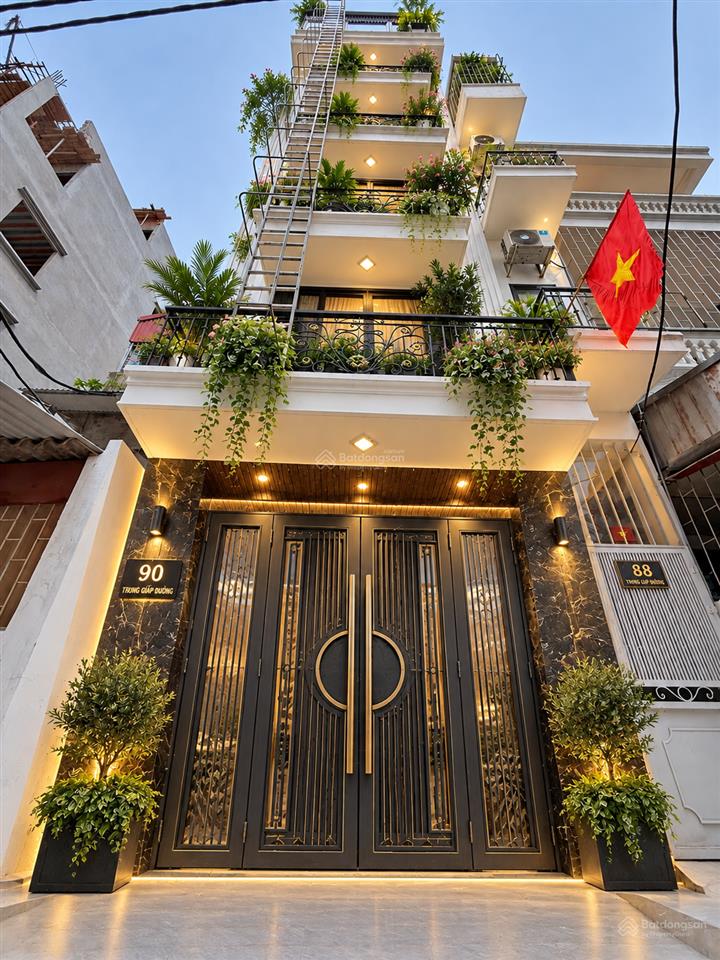 Hot căn hộ dịch vụ  giải phóng  6 tầng vip