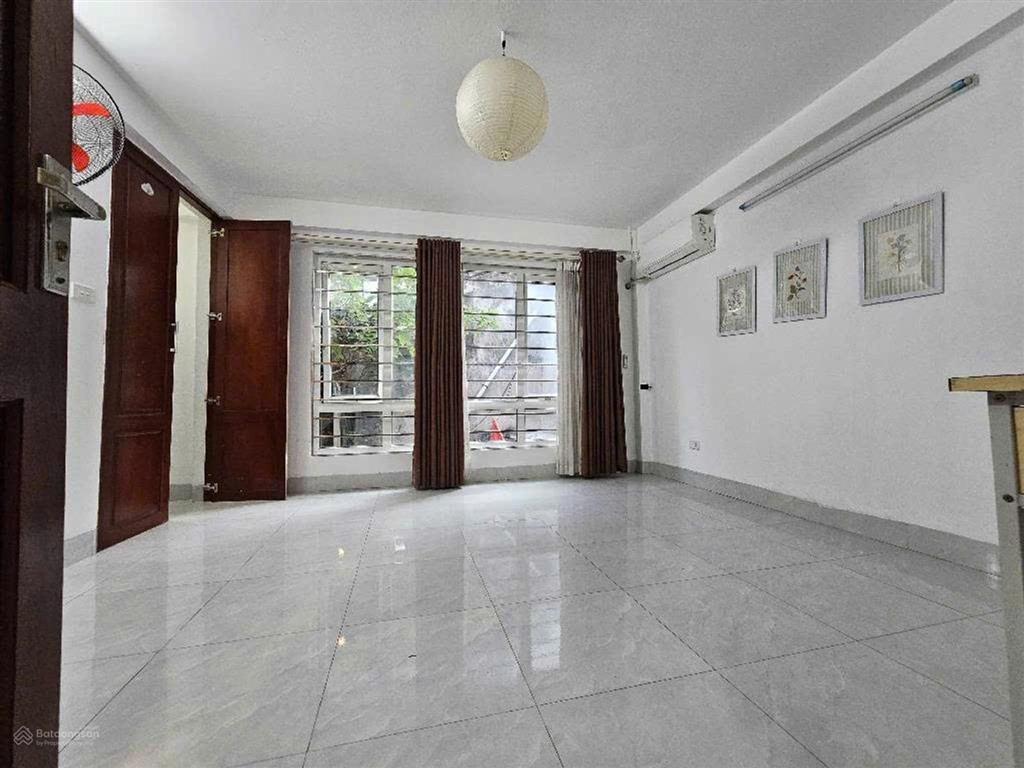 Bán nhà 5 tầng trương định cách mặt phố 30m, không qh