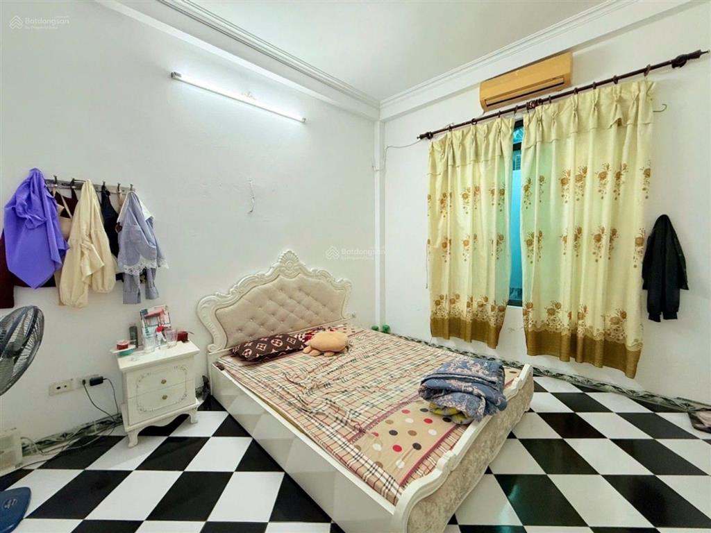 Bán nhà tân mai 4 tầng hơn 4 tỷ