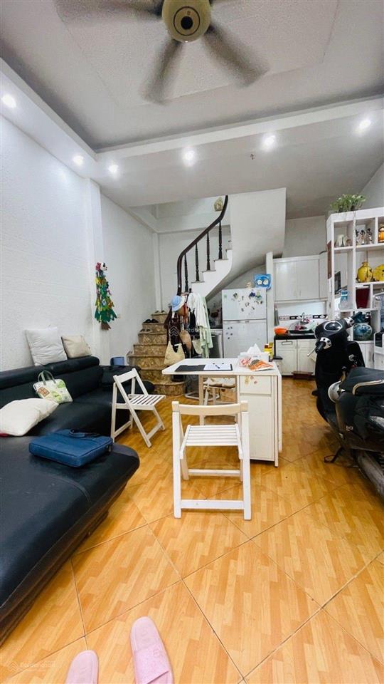 Bán nhà đền lừ 33m2 giá 7 tỷ cách hồ 50 m.