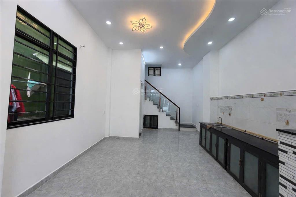 Nhà hẻm xe hơi, cho thuê tháng 11tr full nội thất, giá 2 tỷ 800 thương lượng, nhà có sổ hồng riêng