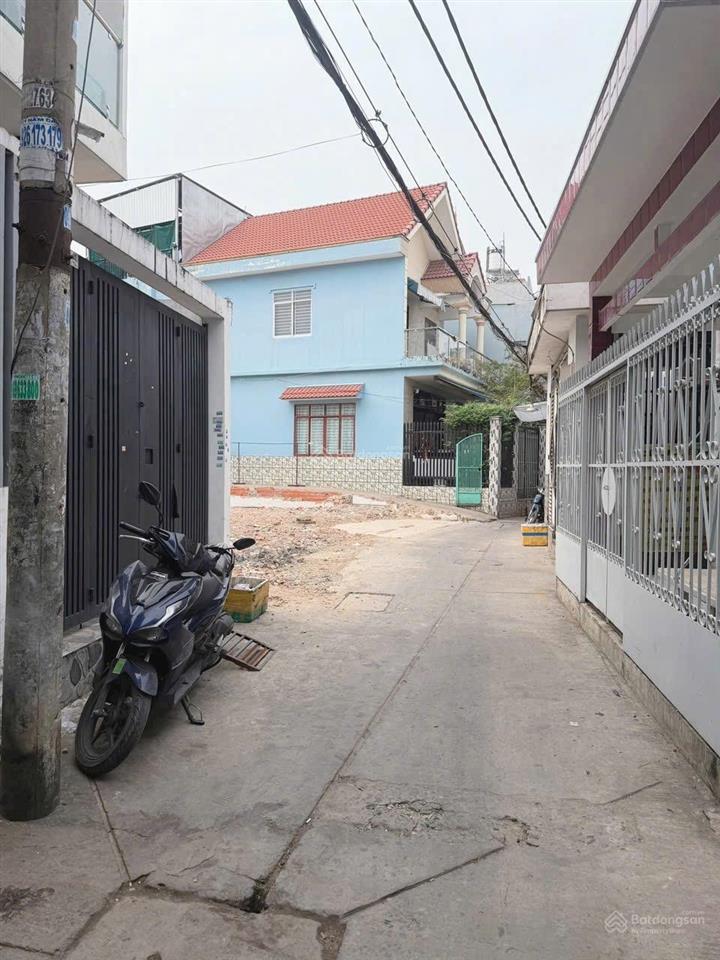 Nhà hẻm xe hơi, cho thuê tháng 11tr full nội thất, giá 2 tỷ 800 thương lượng, nhà có sổ hồng riêng