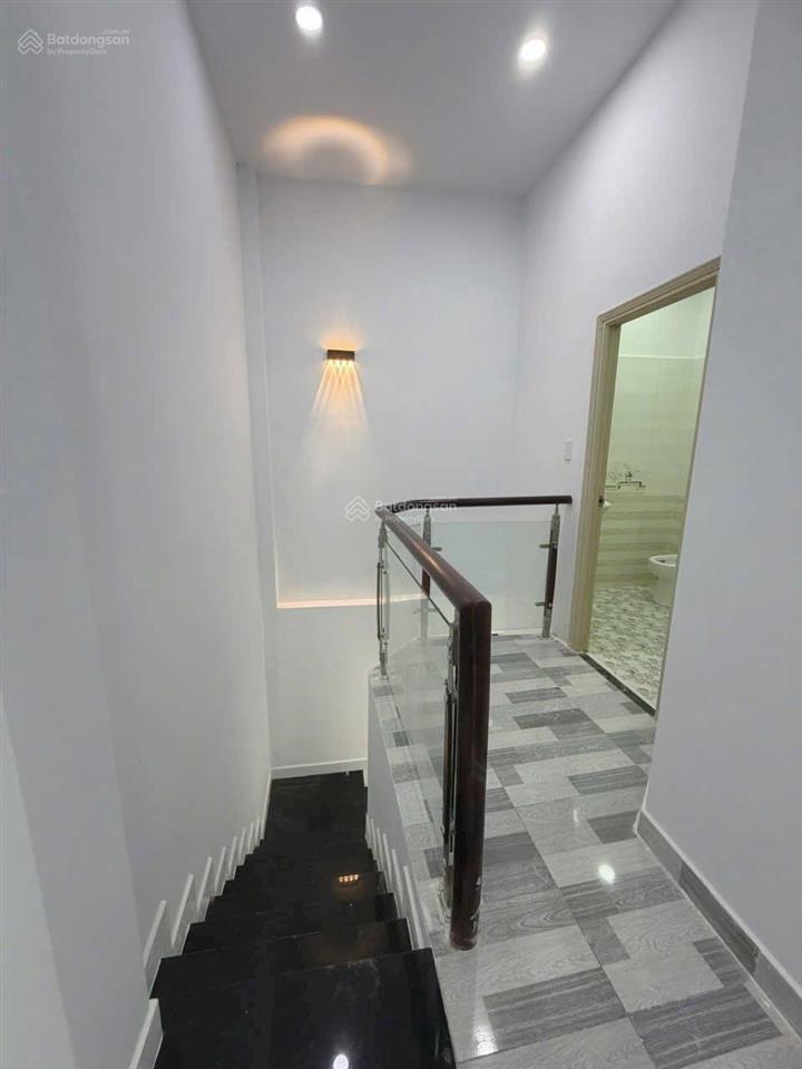 Nhà hẻm xe hơi, cho thuê tháng 11tr full nội thất, giá 2 tỷ 800 thương lượng, nhà có sổ hồng riêng