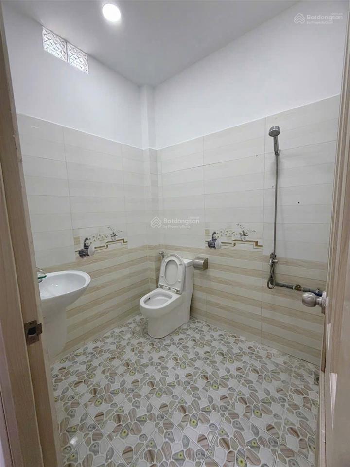 Nhà hẻm xe hơi, cho thuê tháng 11tr full nội thất, giá 2 tỷ 800 thương lượng, nhà có sổ hồng riêng