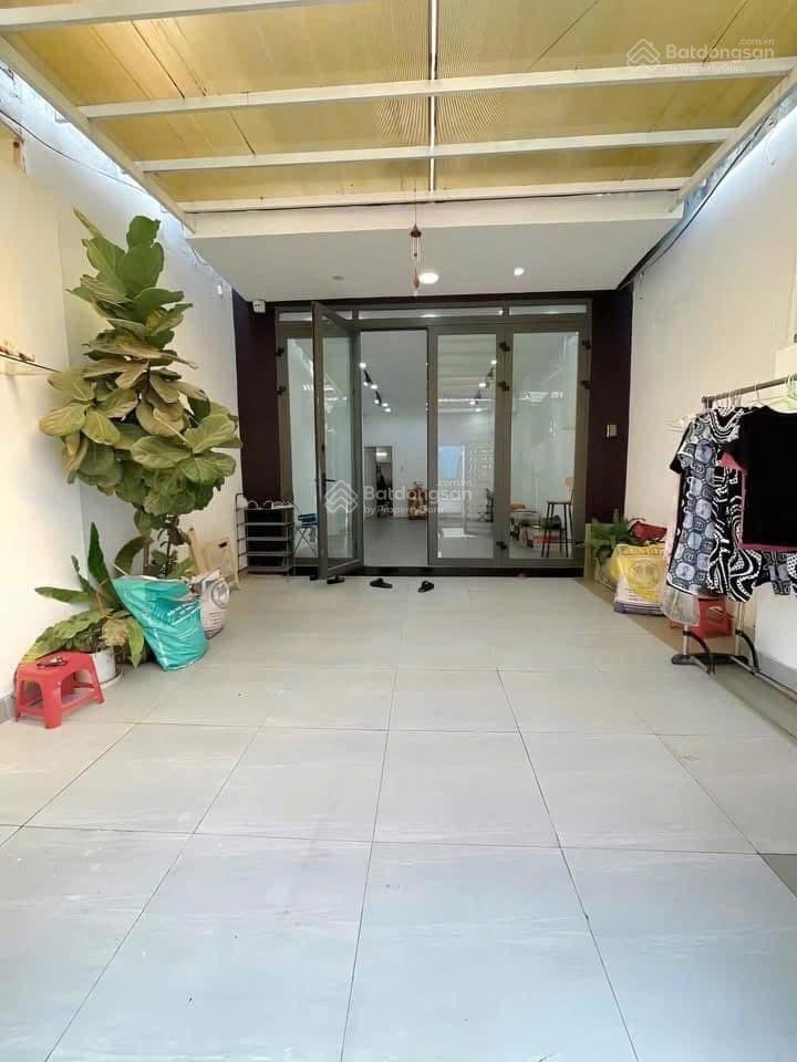 Bán gấp nhà chính chủ giá 1 tỷ 650 sổ hồng riêng, chủ cho thuê tháng 10 triệu, bao quy hoạch