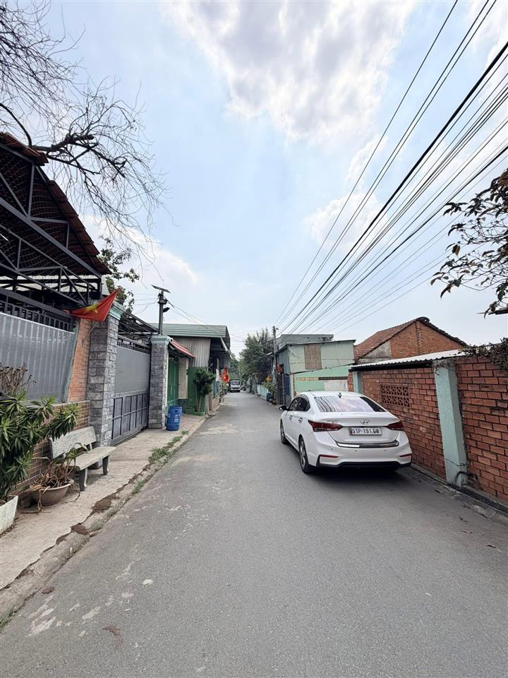 Bán gấp miếng đất thổ cư 100%, sổ hồng riêng tự do xây dựng, giá 1 tỷ 700 thương lượng