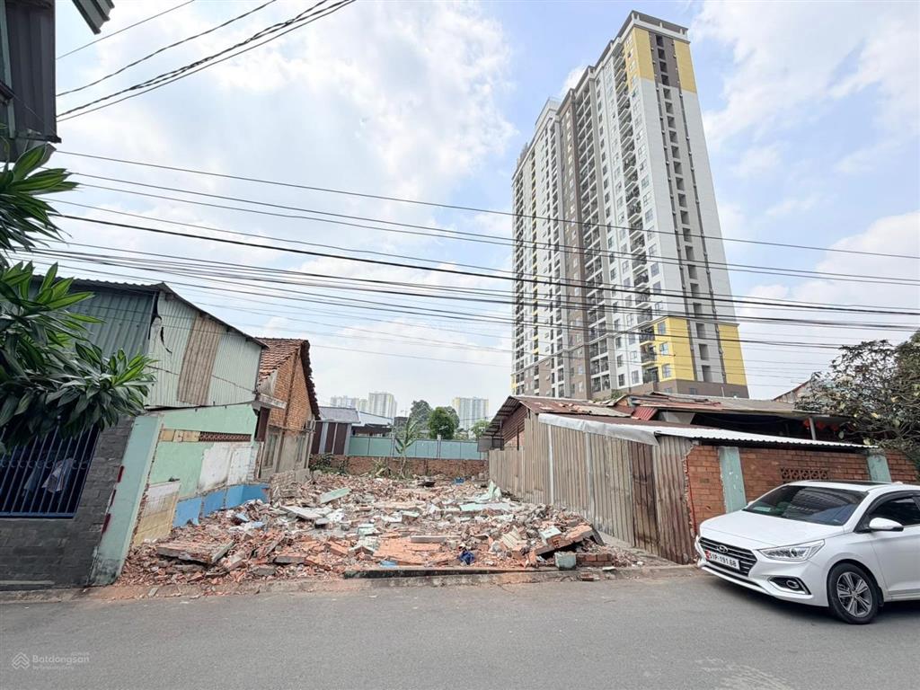 Bán gấp miếng đất thổ cư 100%, sổ hồng riêng tự do xây dựng, giá 1 tỷ 700 thương lượng