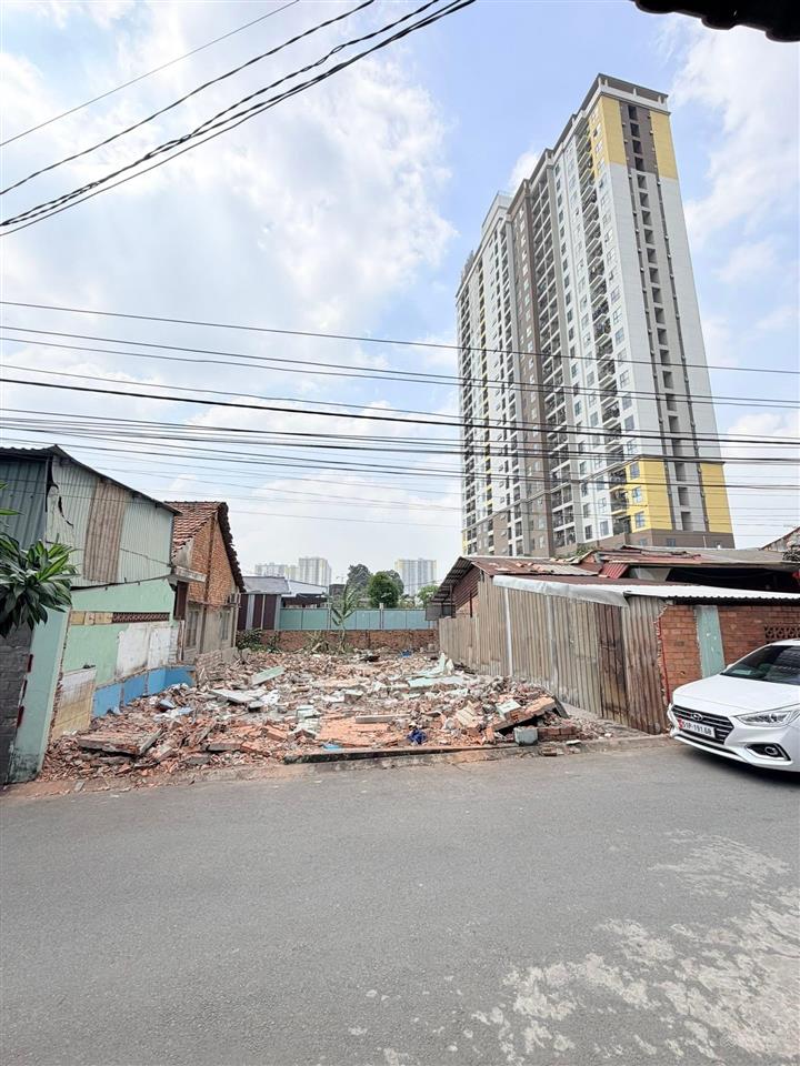 Bán gấp miếng đất thổ cư 100%, sổ hồng riêng tự do xây dựng, giá 1 tỷ 700 thương lượng